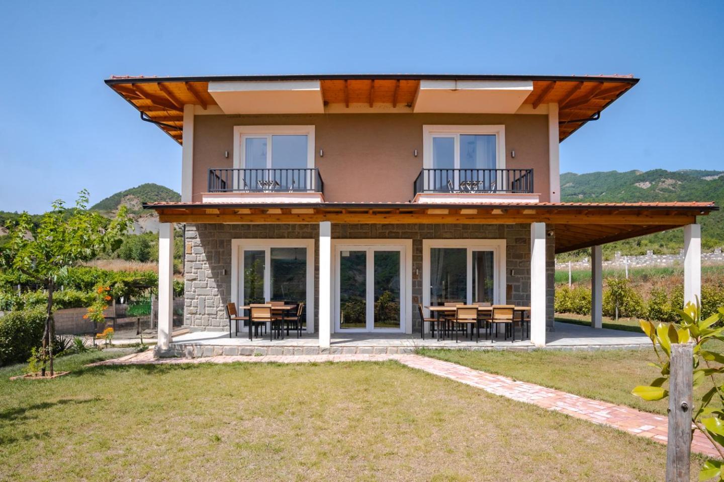 Villa Bujtina Lumo & Pool Përmet Exterior foto