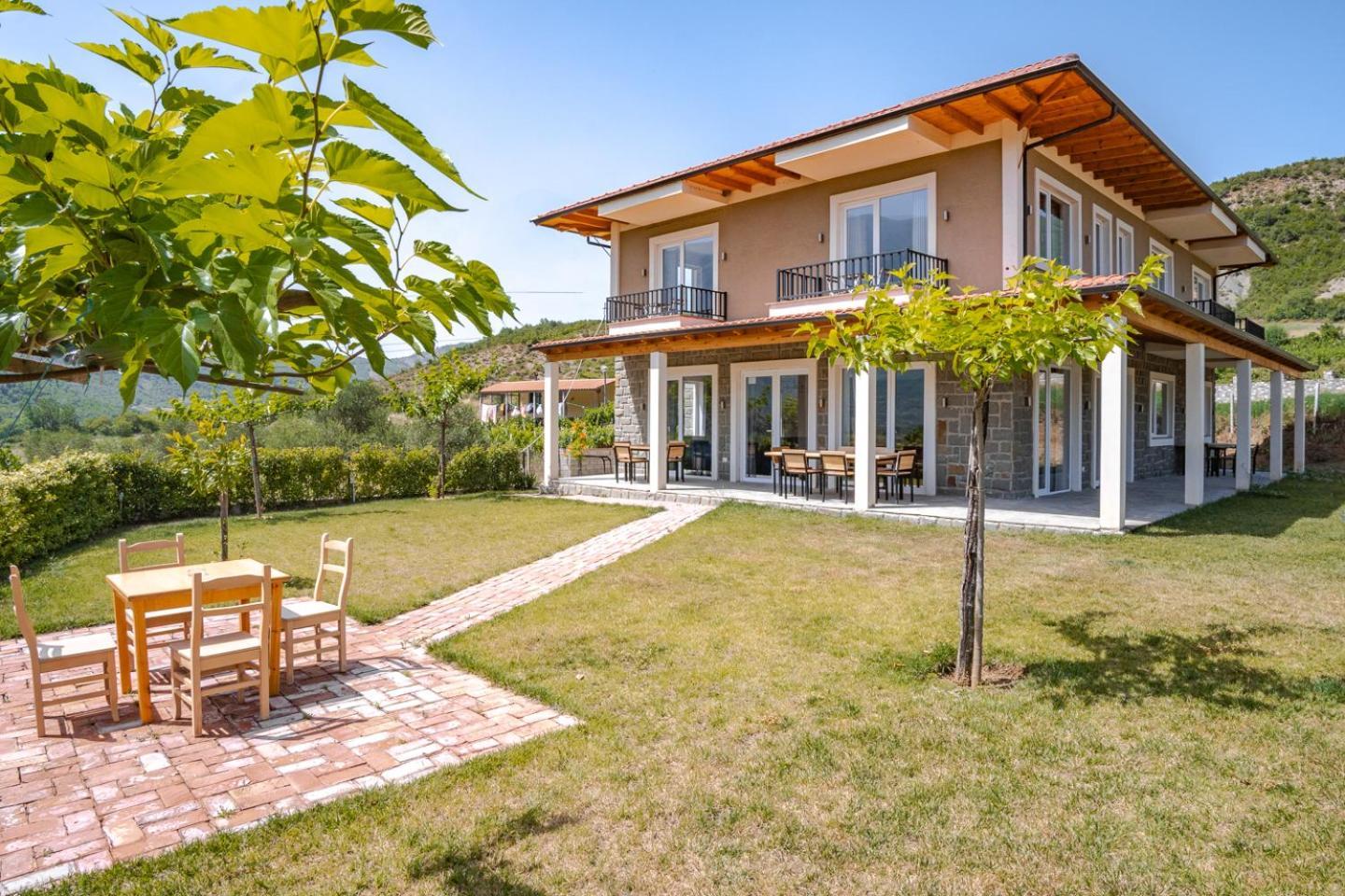 Villa Bujtina Lumo & Pool Përmet Exterior foto