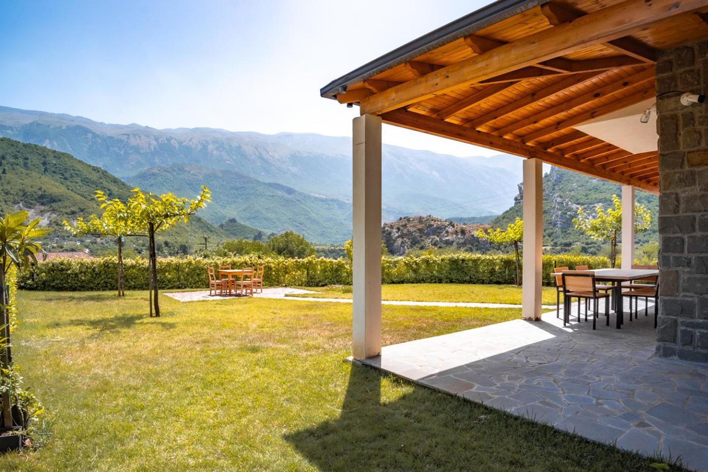 Villa Bujtina Lumo & Pool Përmet Exterior foto